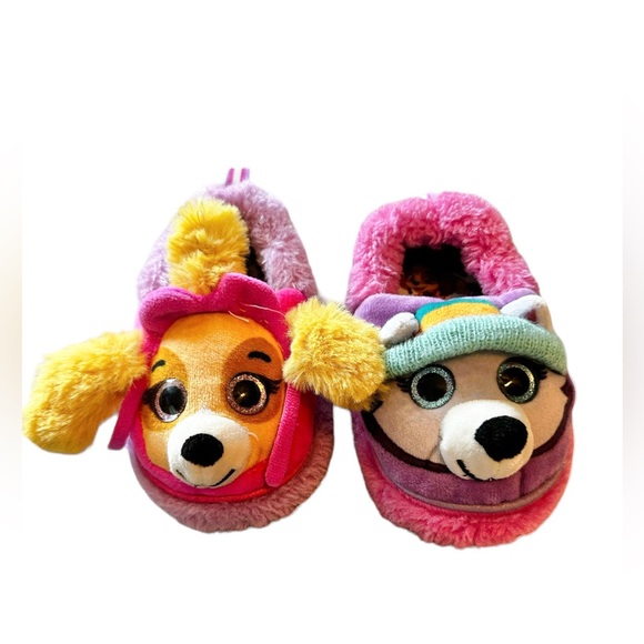 Bundle of 3 pairs of little baby or toddler shoes and paw patrol slippers - Picture 5 of 5